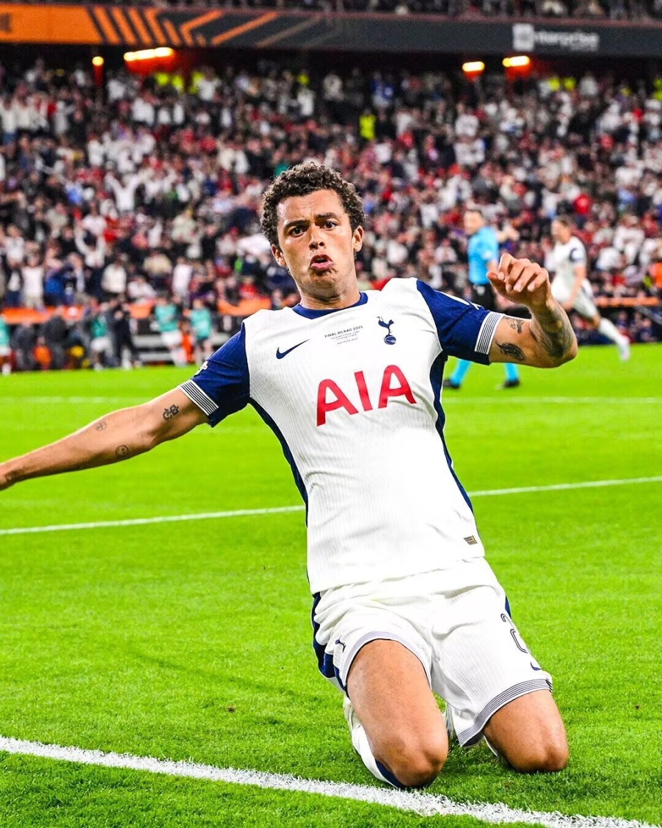 里昂绝杀热刺，德布劳内梅开二度欧联杯