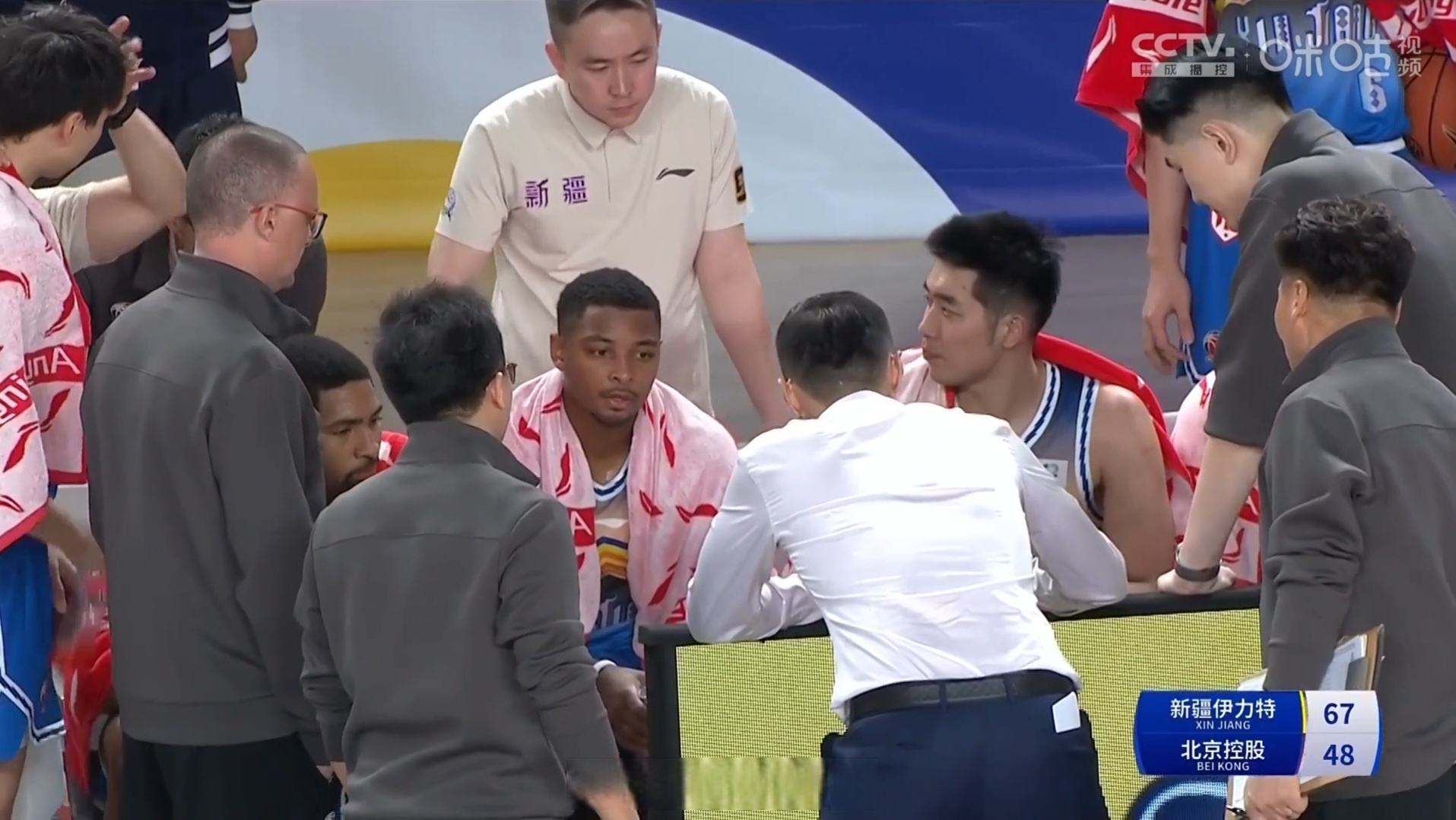 壮观一幕:赛场上发生的战术变化的简单介绍 壮观一幕:赛场上发生的战术变化的简单介绍