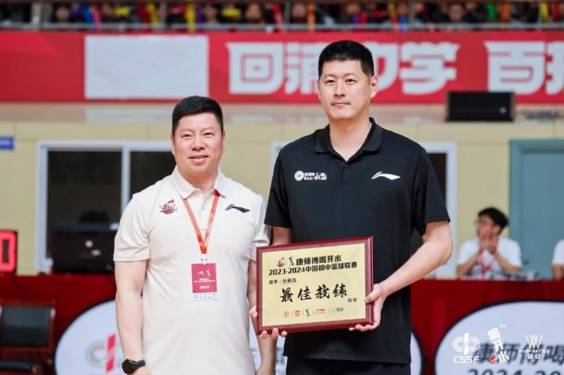 球队公布新任主教练,备战赛季收官 球队公布新任主教练,备战赛季收官